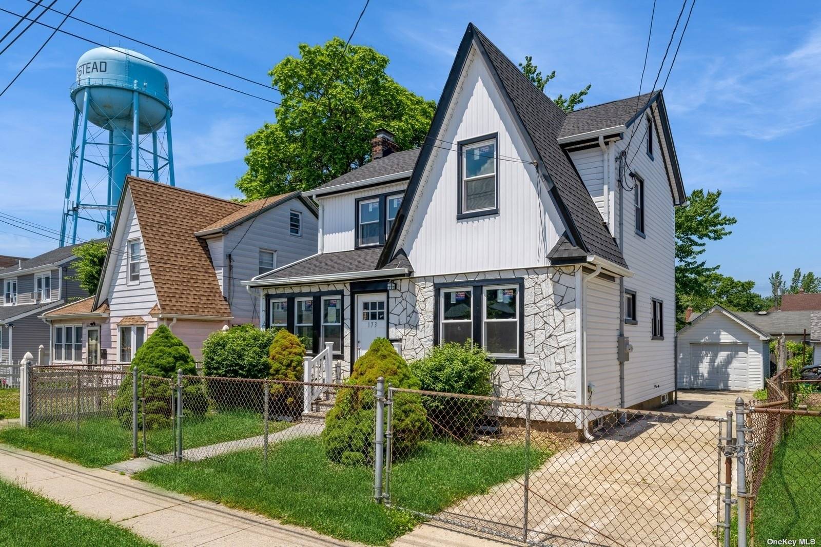 Photo 2 of 15 of 173 Yale Street house