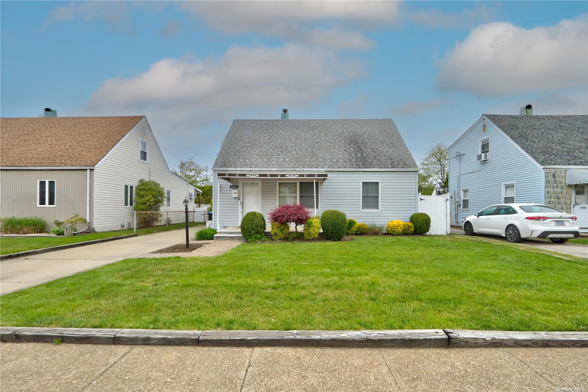 Photo 1 of 16 of 1252 Waverly Street house