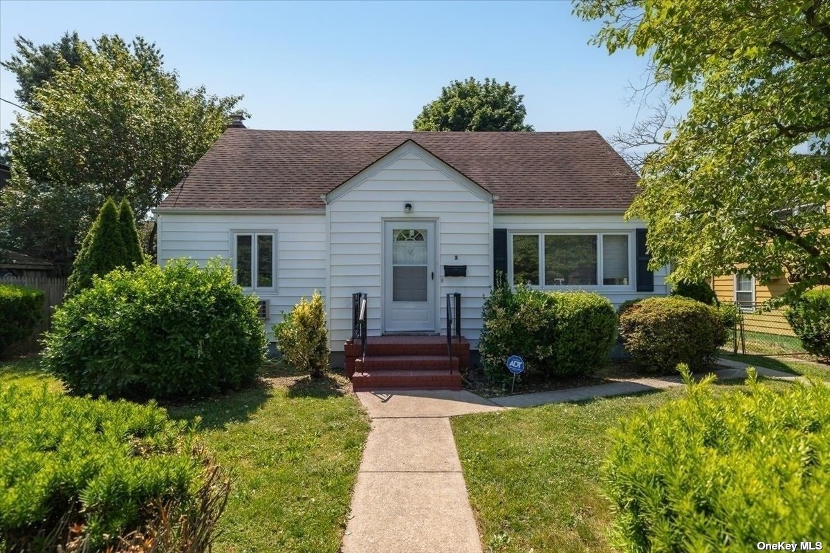 Photo 1 of 5 of 5 Willet Avenue house