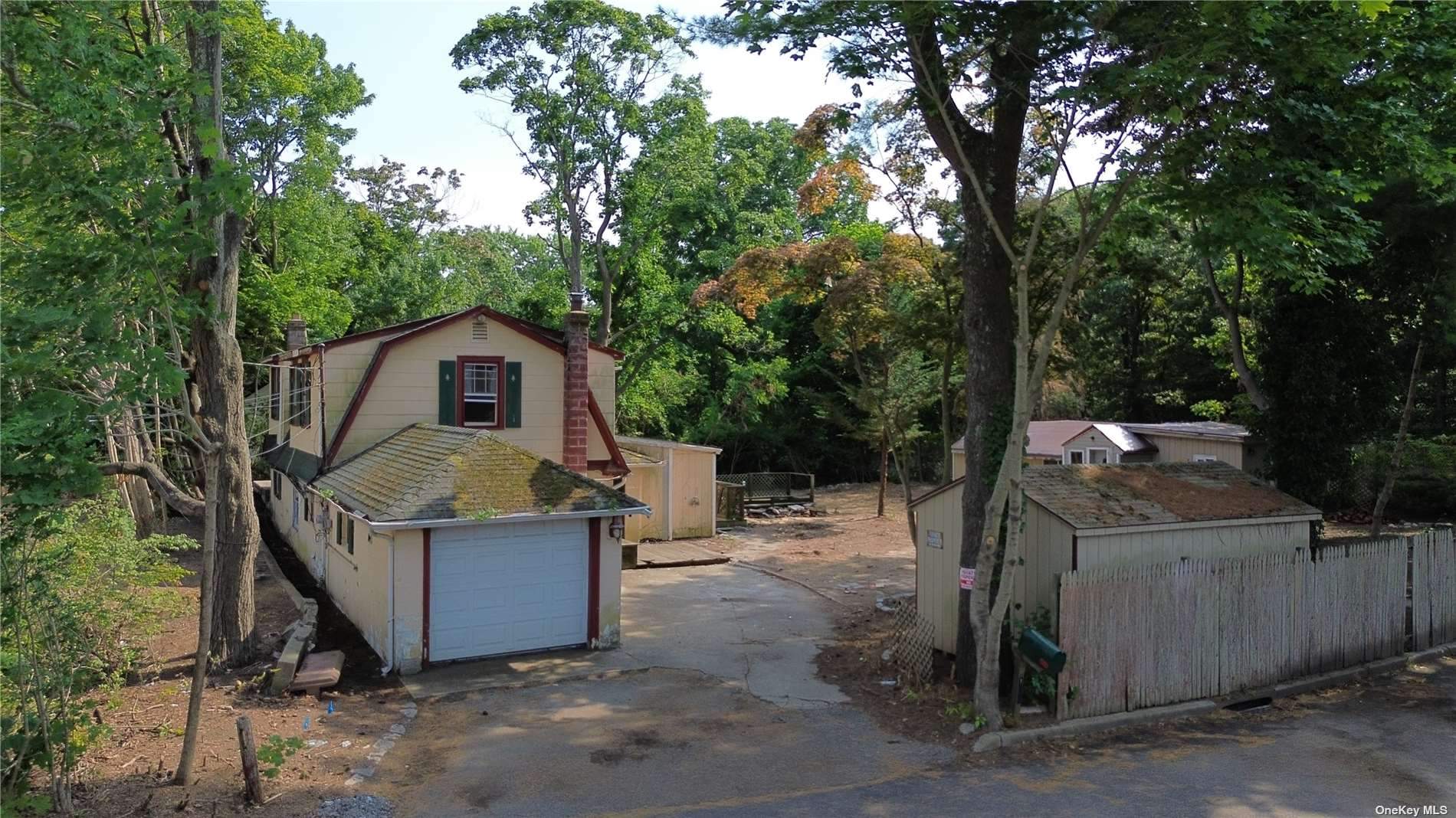 Photo 5 of 8 of 104 Schmidt Avenue house