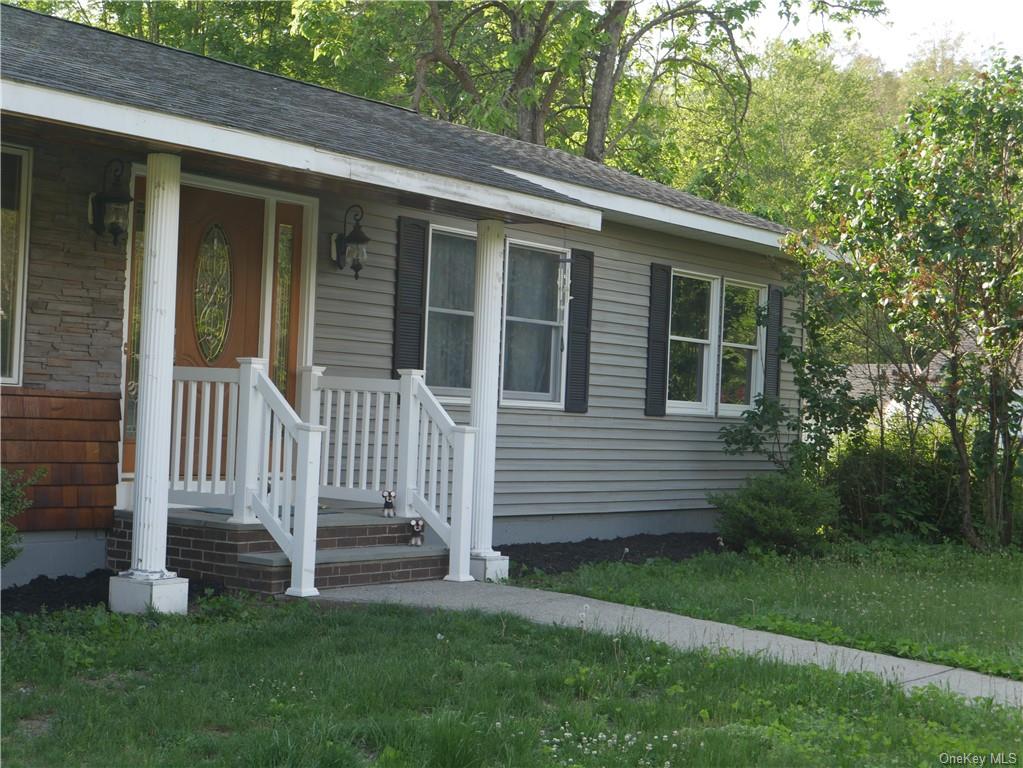 Photo 4 of 26 of 445 N Quaker Lane house