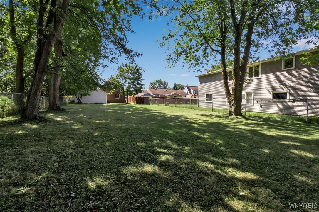 Photo 11 of 47 of 96 Verel Avenue house