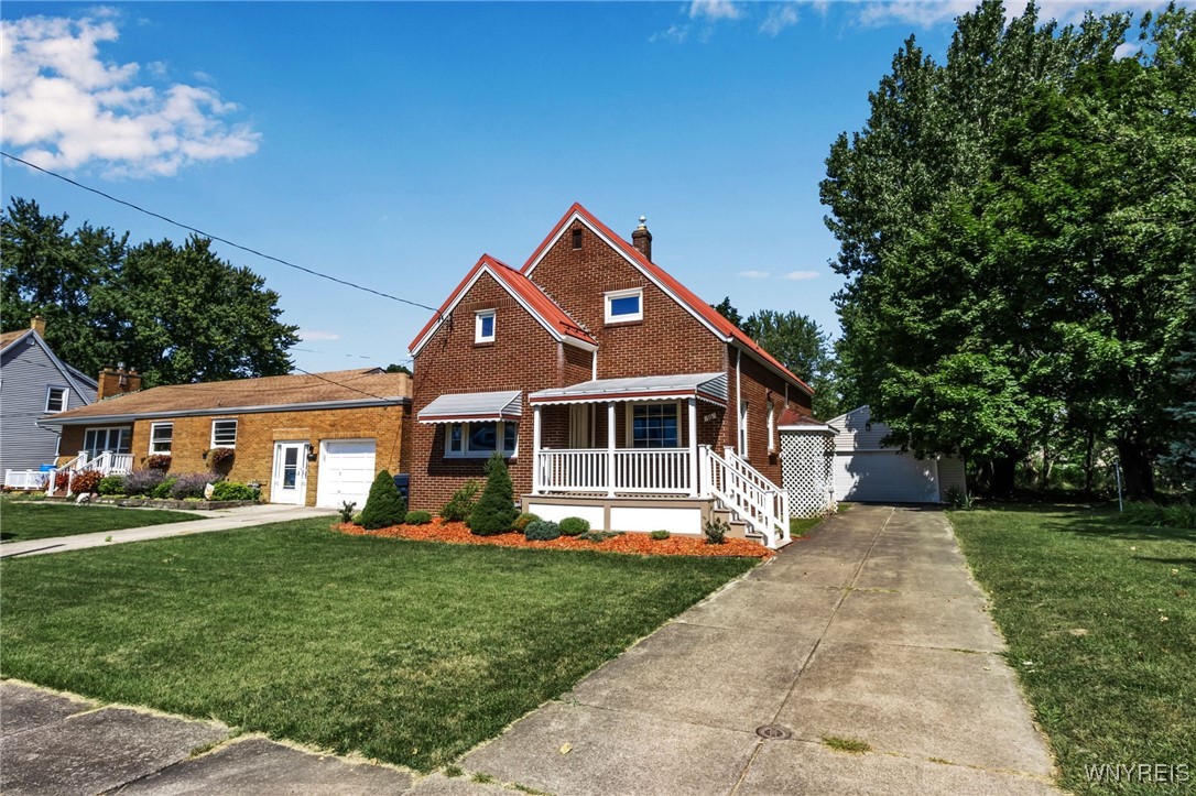 Photo 2 of 47 of 96 Verel Avenue house