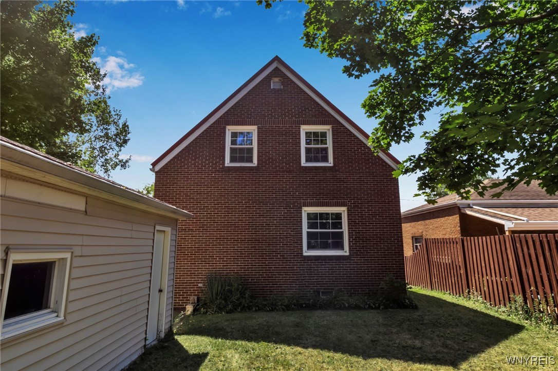 Photo 5 of 47 of 96 Verel Avenue house