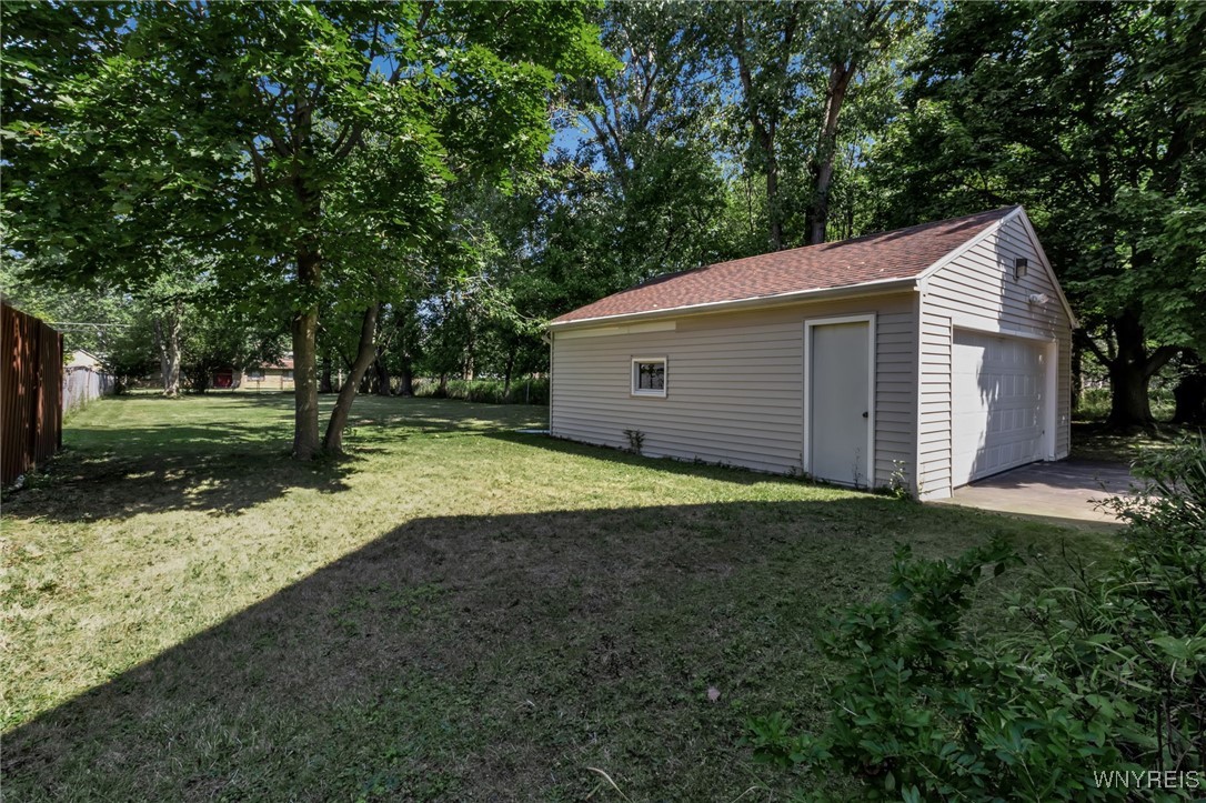 Photo 6 of 47 of 96 Verel Avenue house