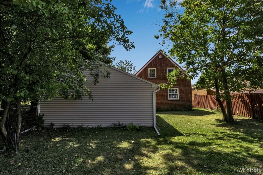 Photo 8 of 47 of 96 Verel Avenue house