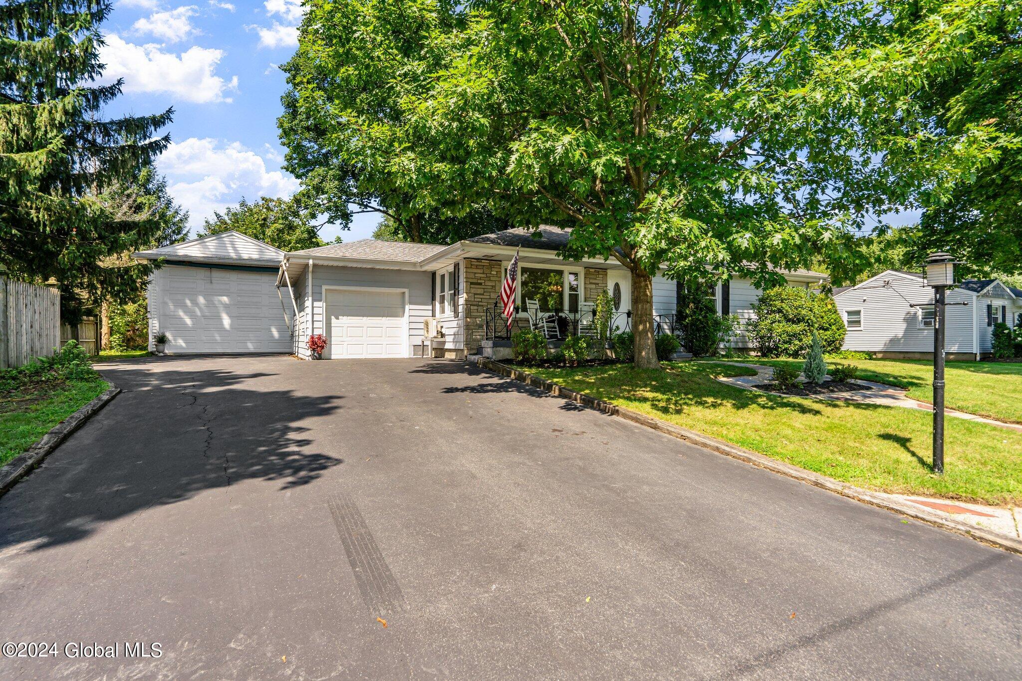 Photo 4 of 53 of 6 Hoefer Street house