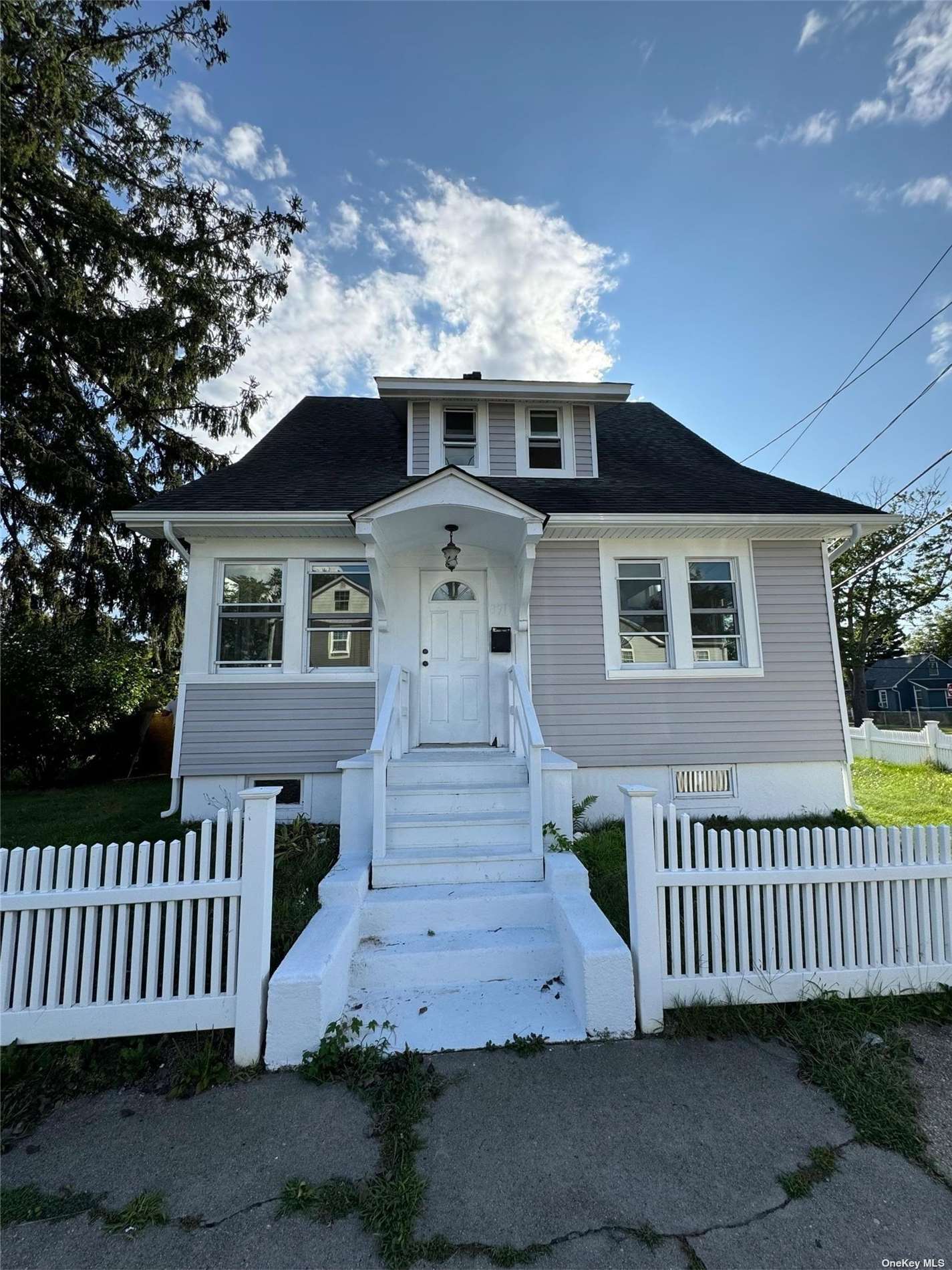 Photo 1 of 14 of 391 N Wellwood Avenue house