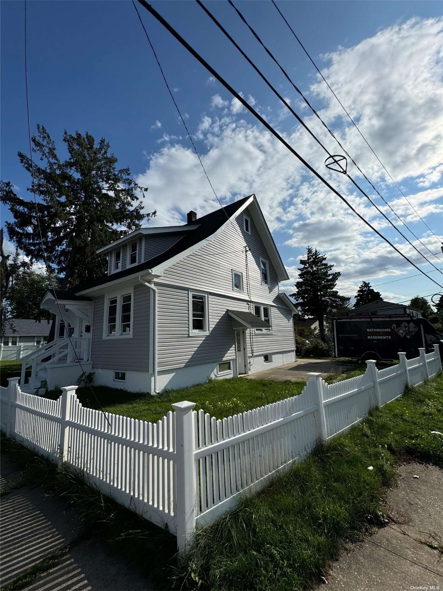 Photo 9 of 14 of 391 N Wellwood Avenue house