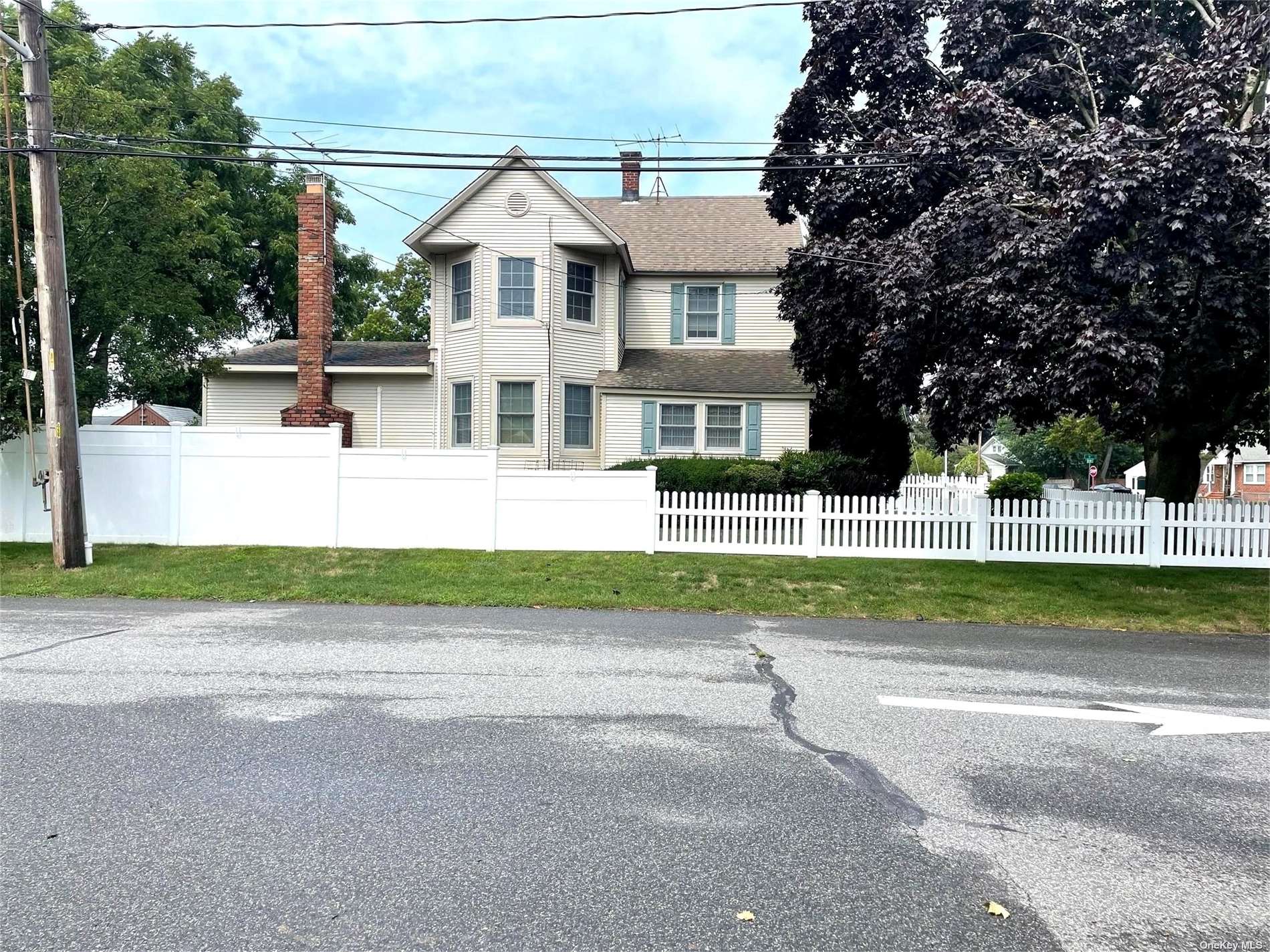 Photo 3 of 36 of 203 New York Avenue house