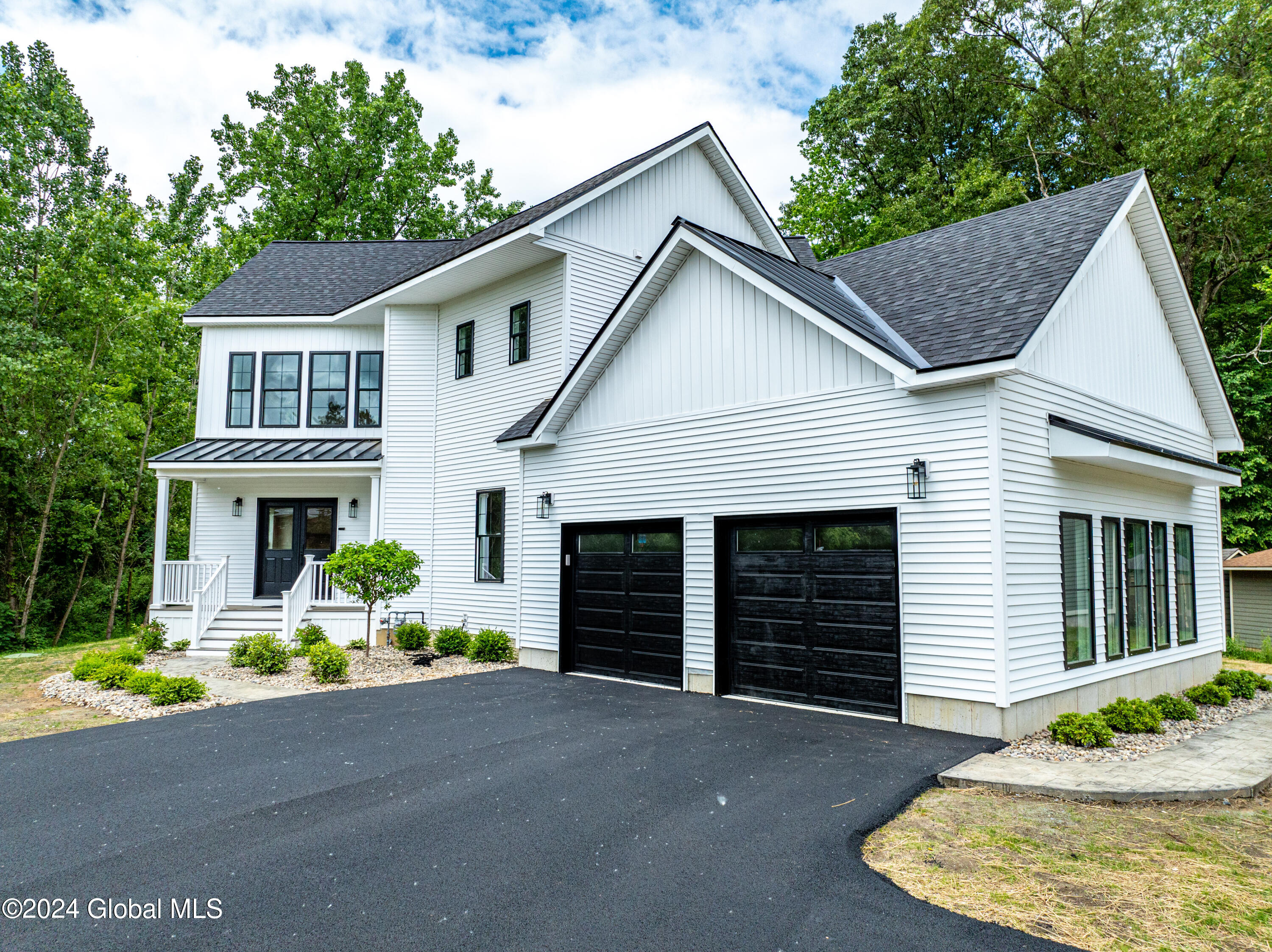 Photo 5 of 66 of 118 Old Niskayuna Road house