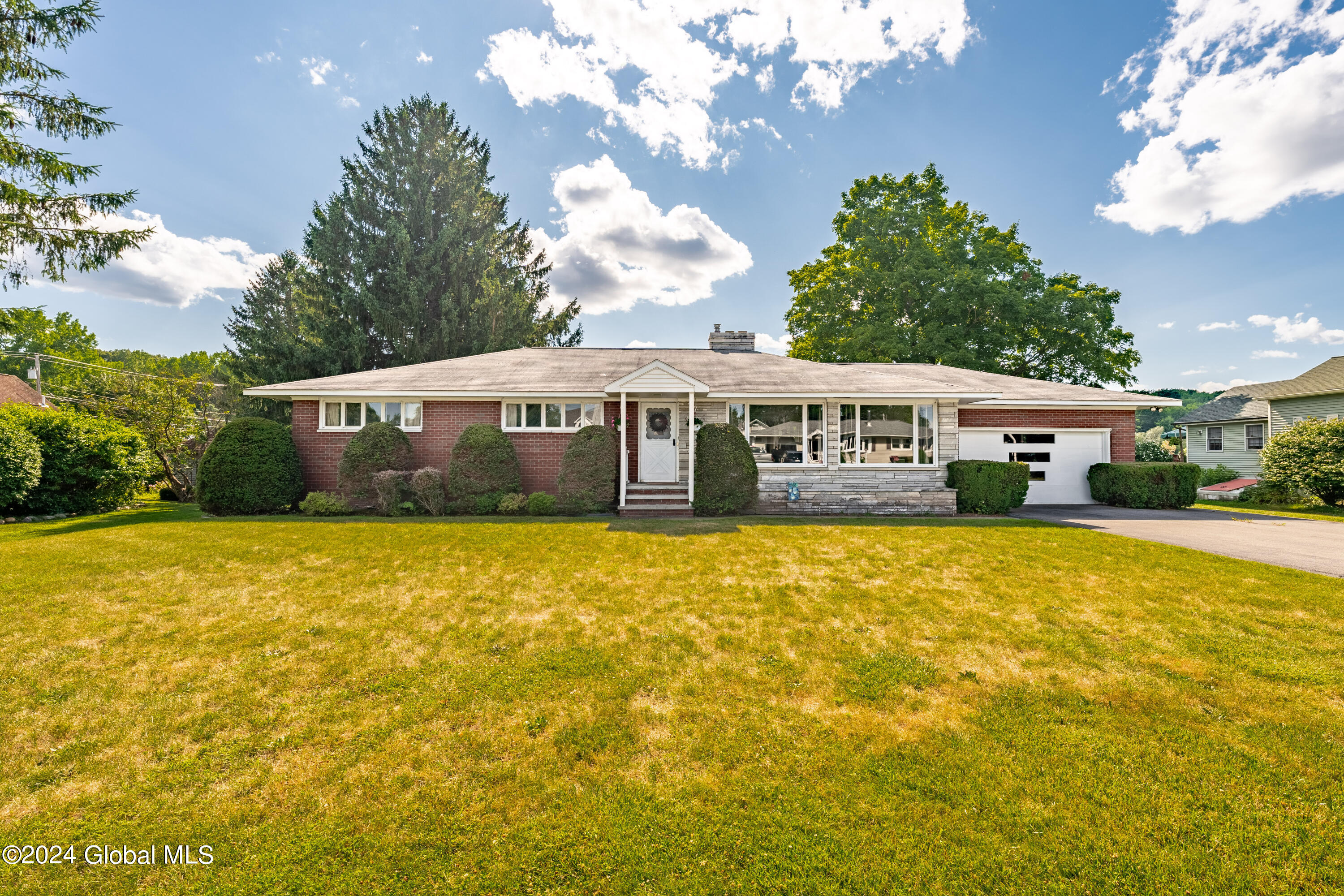 Photo 1 of 17 of 9 Kniskern Avenue house