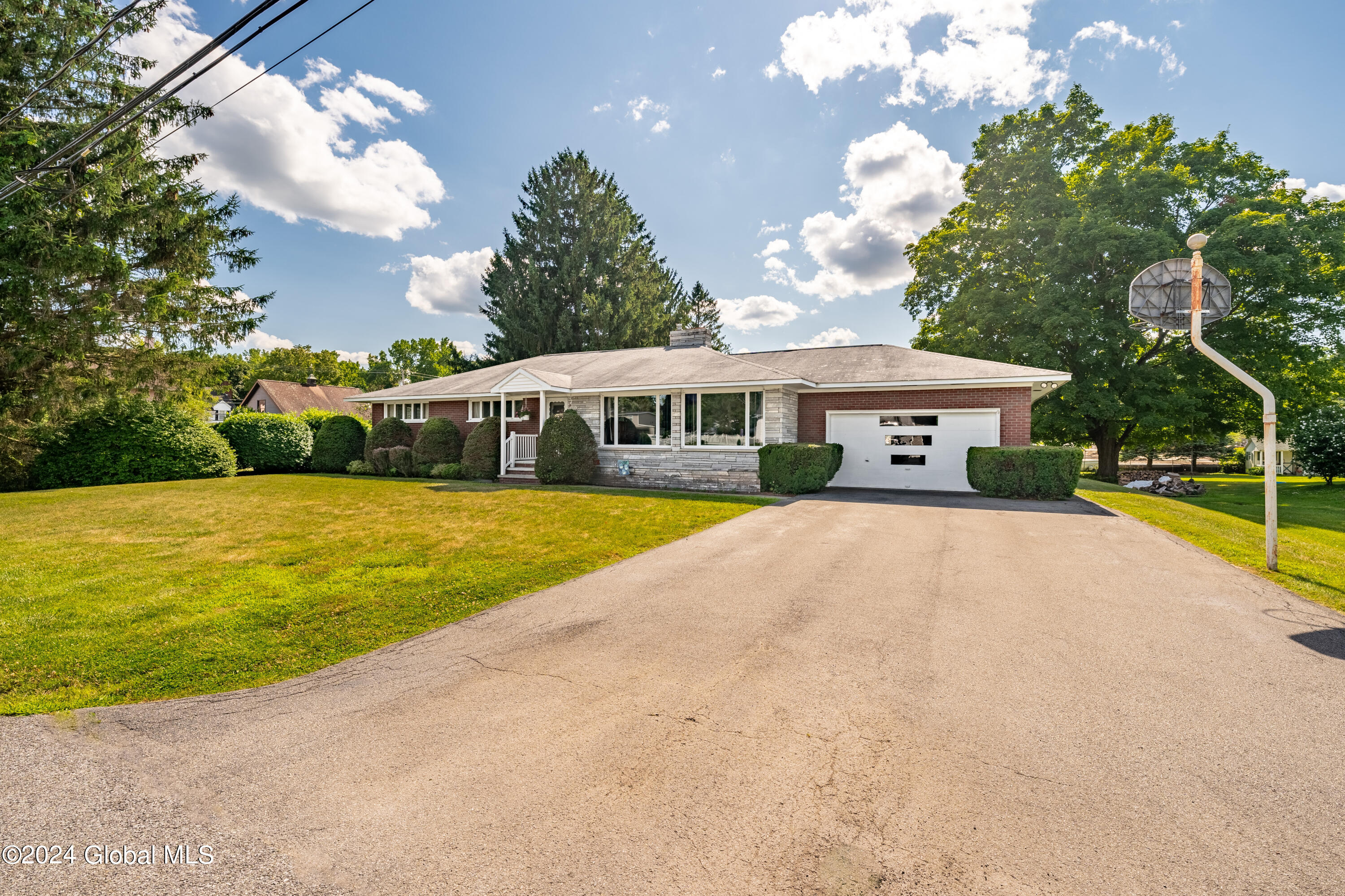 Photo 2 of 17 of 9 Kniskern Avenue house