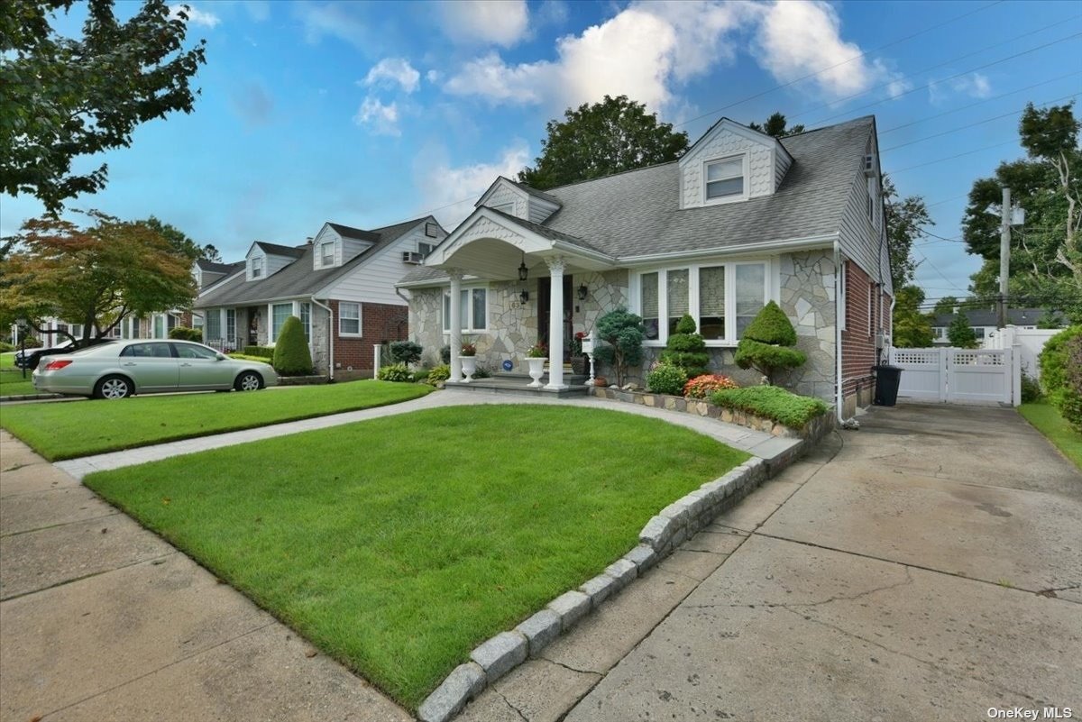 Photo 3 of 32 of 63 Shortridge Drive house