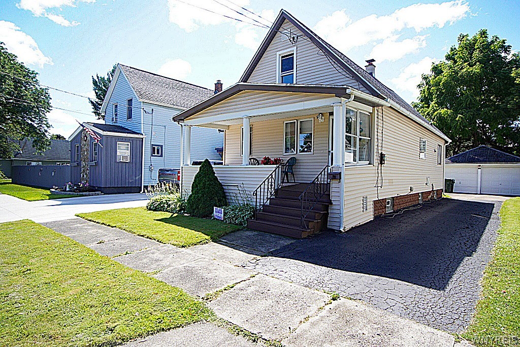 Photo 2 of 29 of 35 17th Avenue house