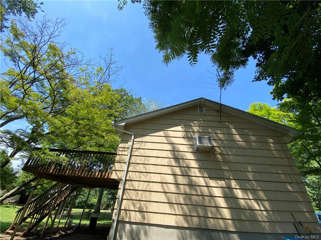 Photo 4 of 18 of 66 Hunt Avenue house