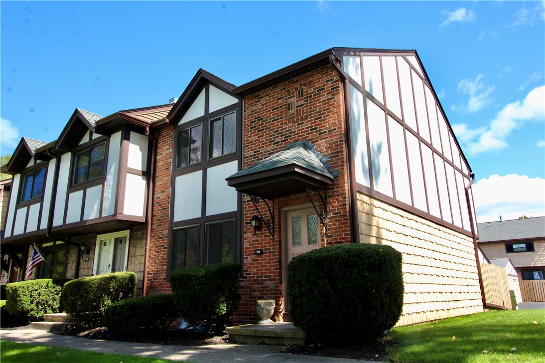 Photo 2 of 33 of 72 Camberley Place townhome