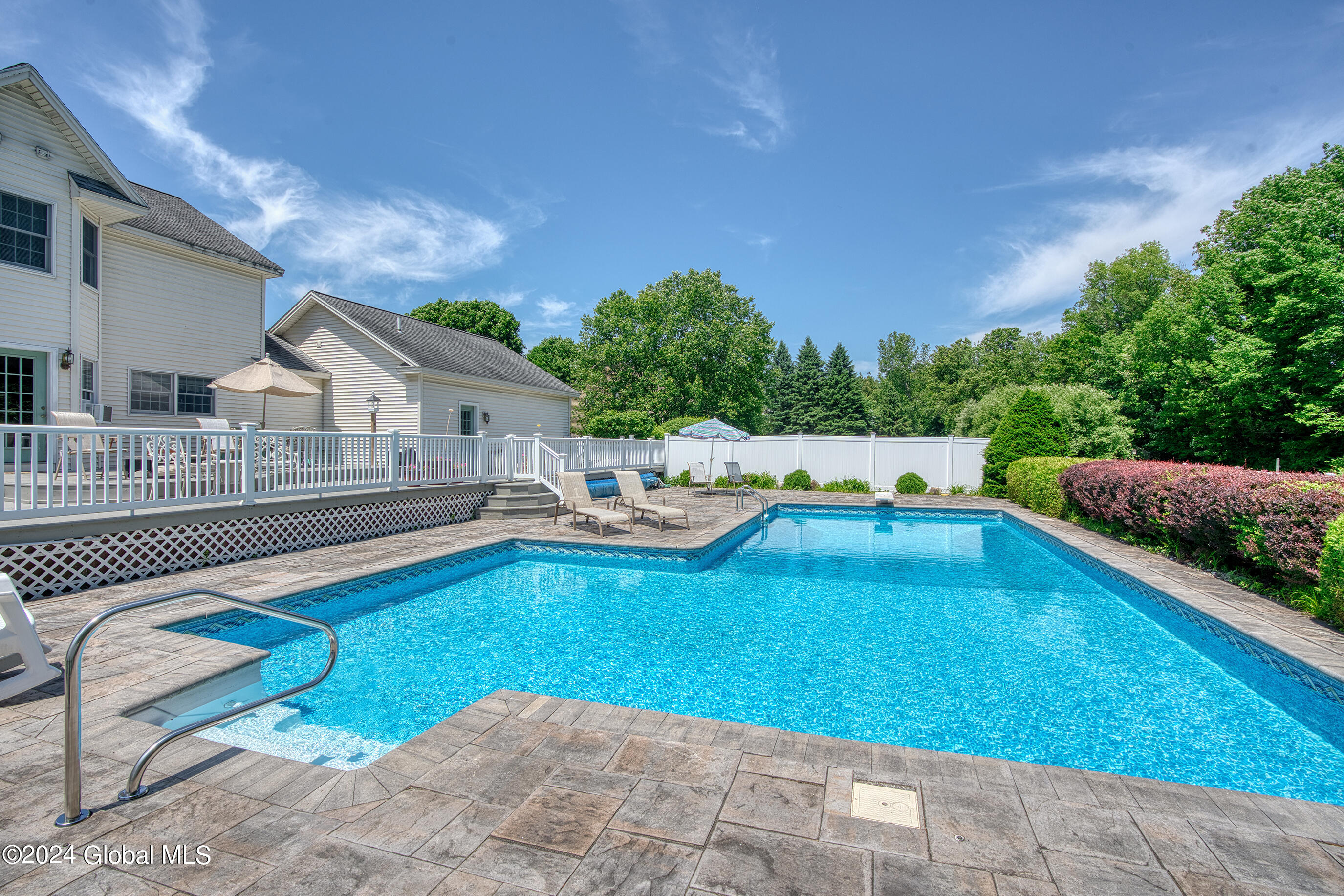 Photo 6 of 70 of 23 Stonehurst Drive house