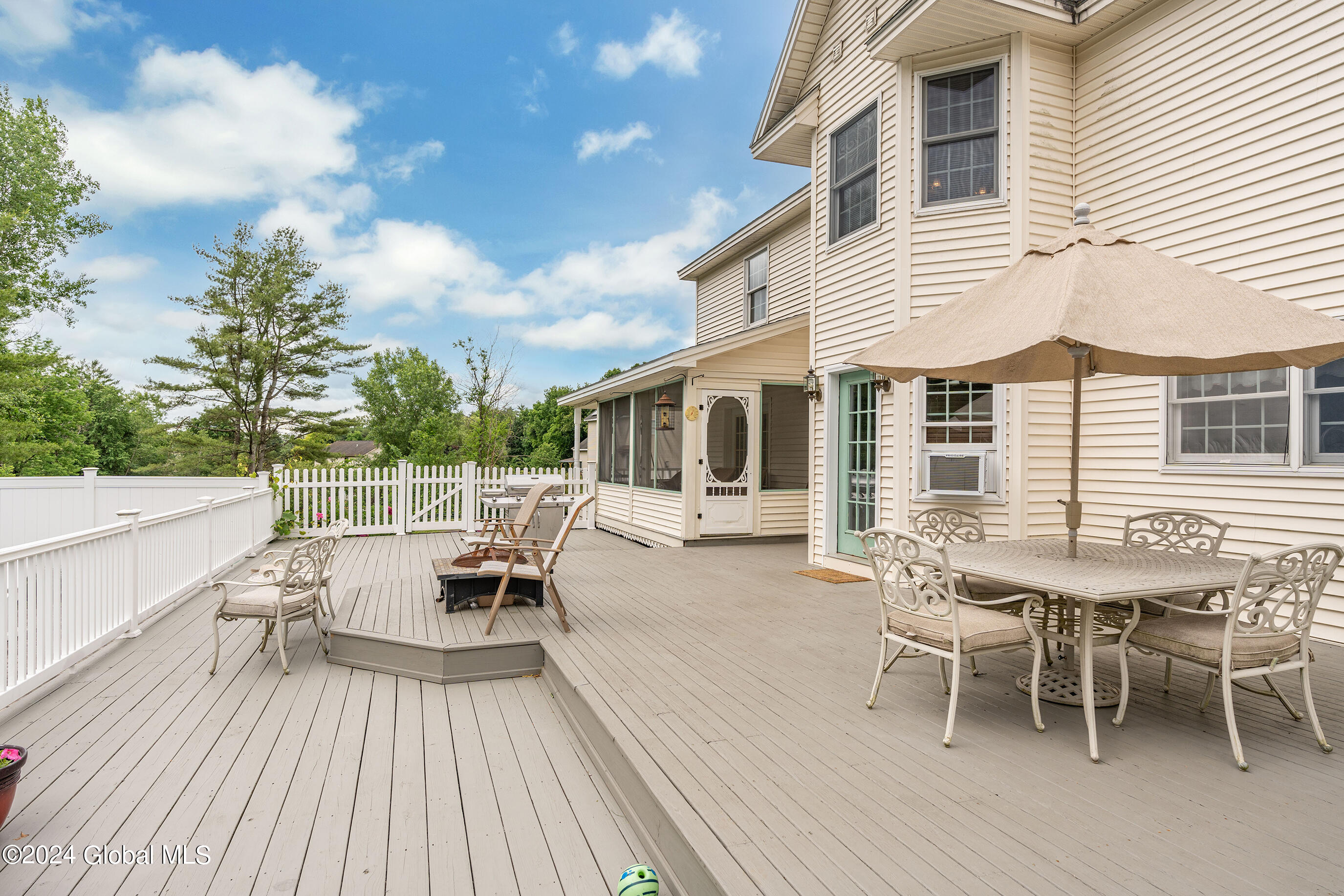 Photo 8 of 70 of 23 Stonehurst Drive house