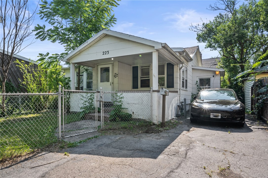 Photo 2 of 16 of 223 Mcnaughton Street house