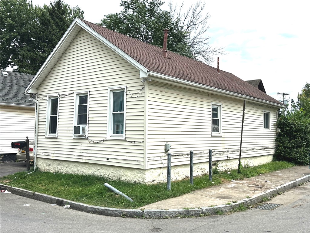 Photo 2 of 10 of 72 Angle Street house