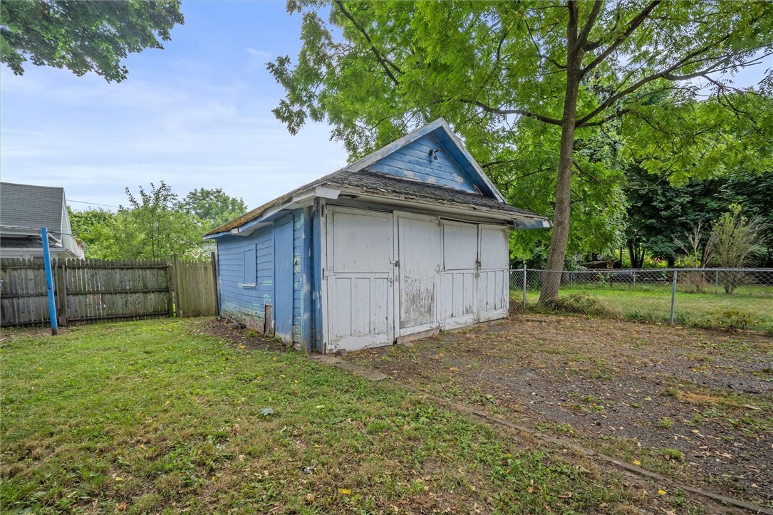 Photo 7 of 29 of 476 Colvin Street house