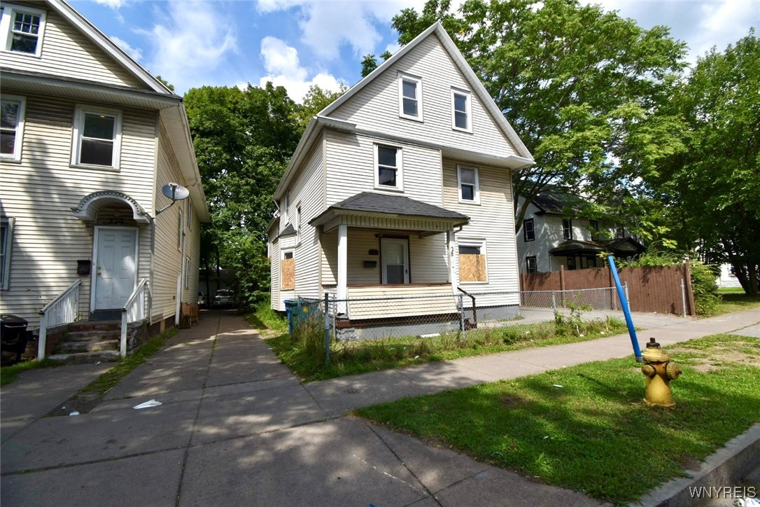 Photo 1 of 21 of 280 Avenue D house