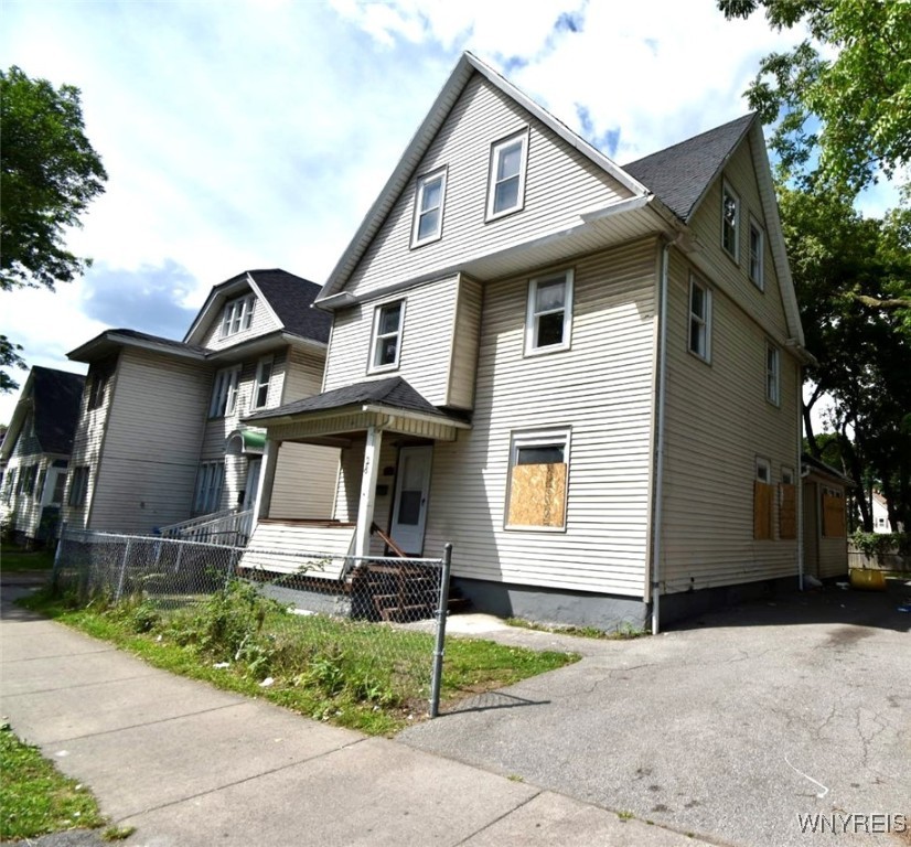 Photo 2 of 21 of 280 Avenue D house