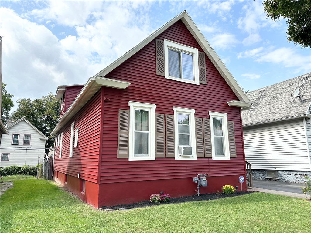 Photo 2 of 40 of 375 Hague Street house