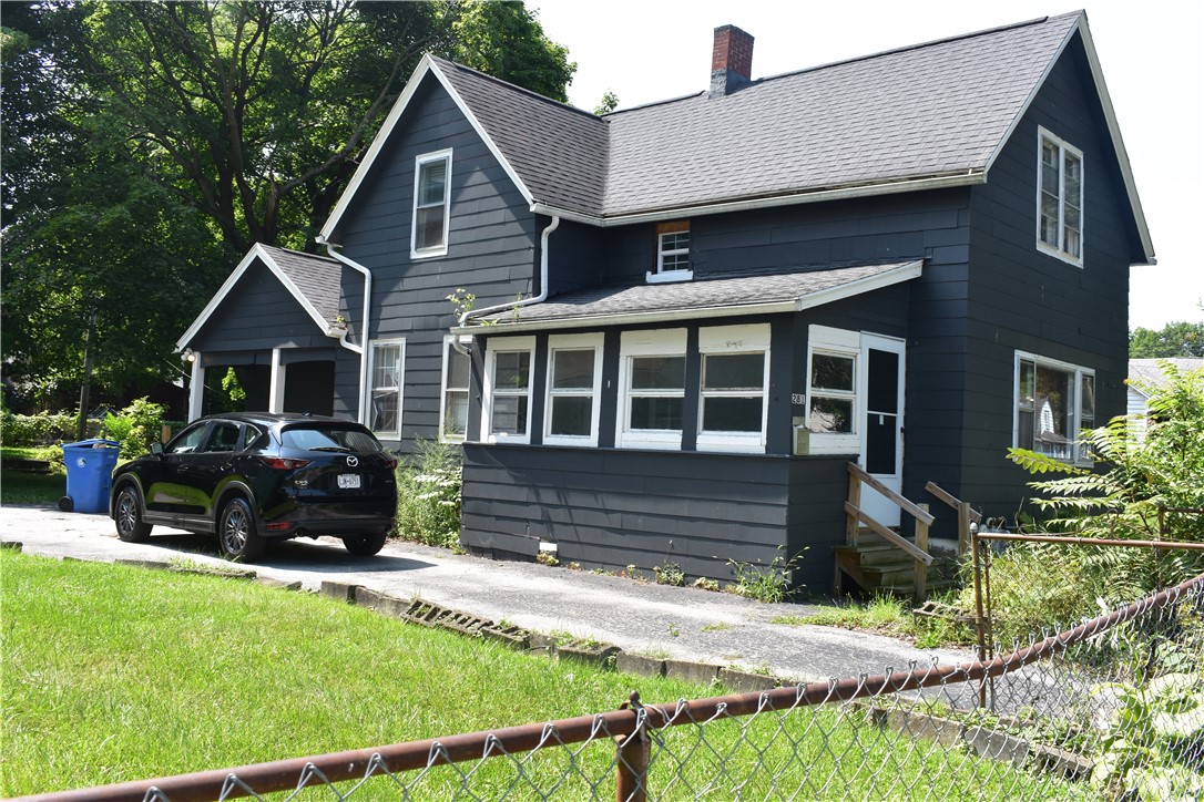 Photo 3 of 10 of 281 Champlain Street house