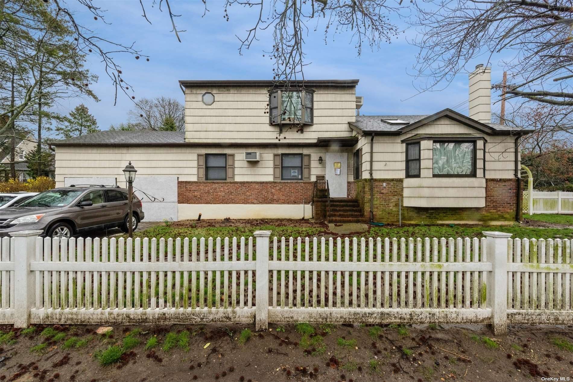 Photo 1 of 23 of 123 Hempstead Avenue house