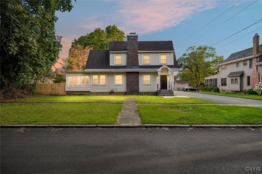 Photo 1 of 33 of 301 W Locust Street house