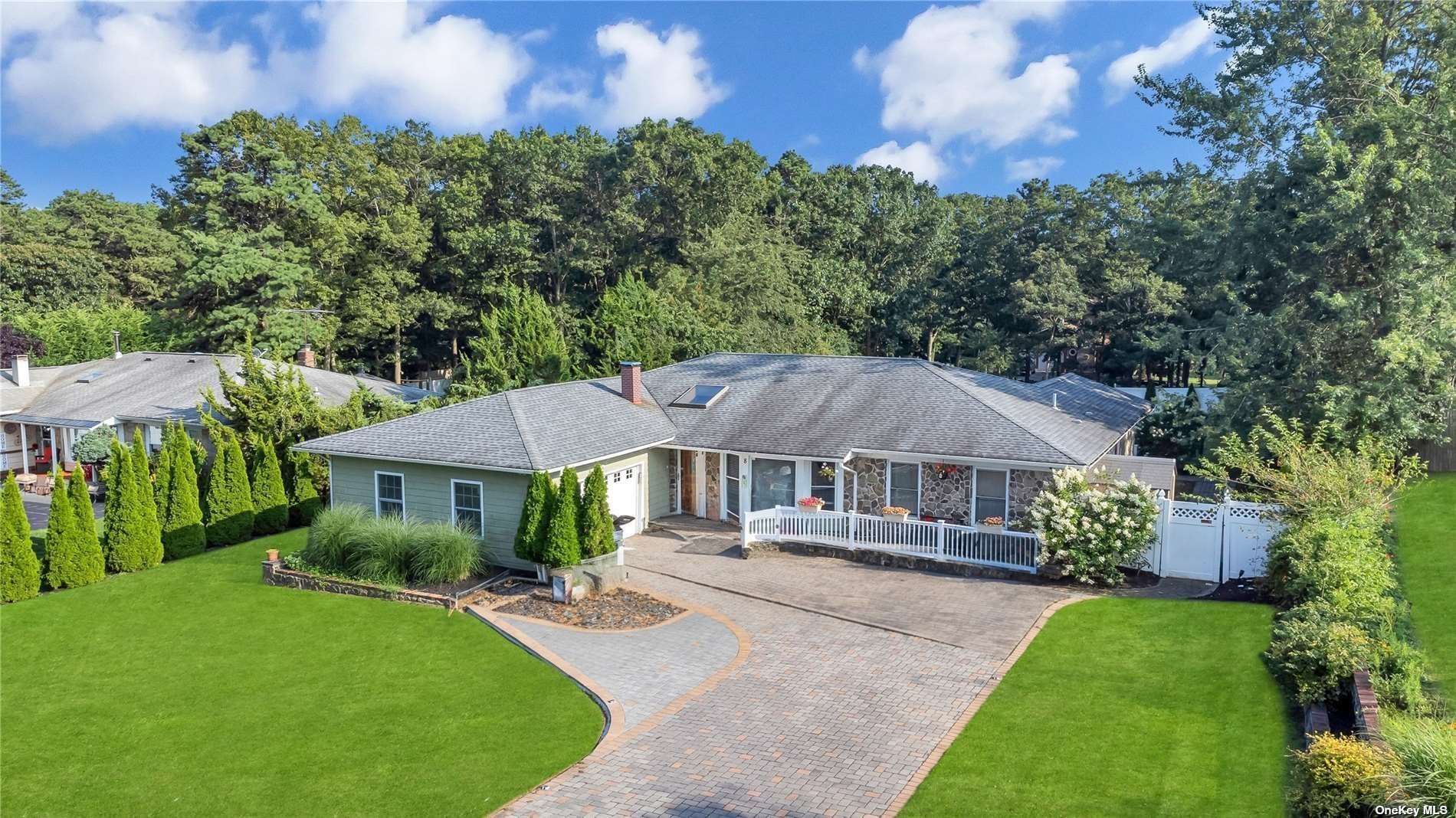 View Real Estate at 8 Berwyn Drive, Ronkonkoma, NY 11779 Unreal Estate