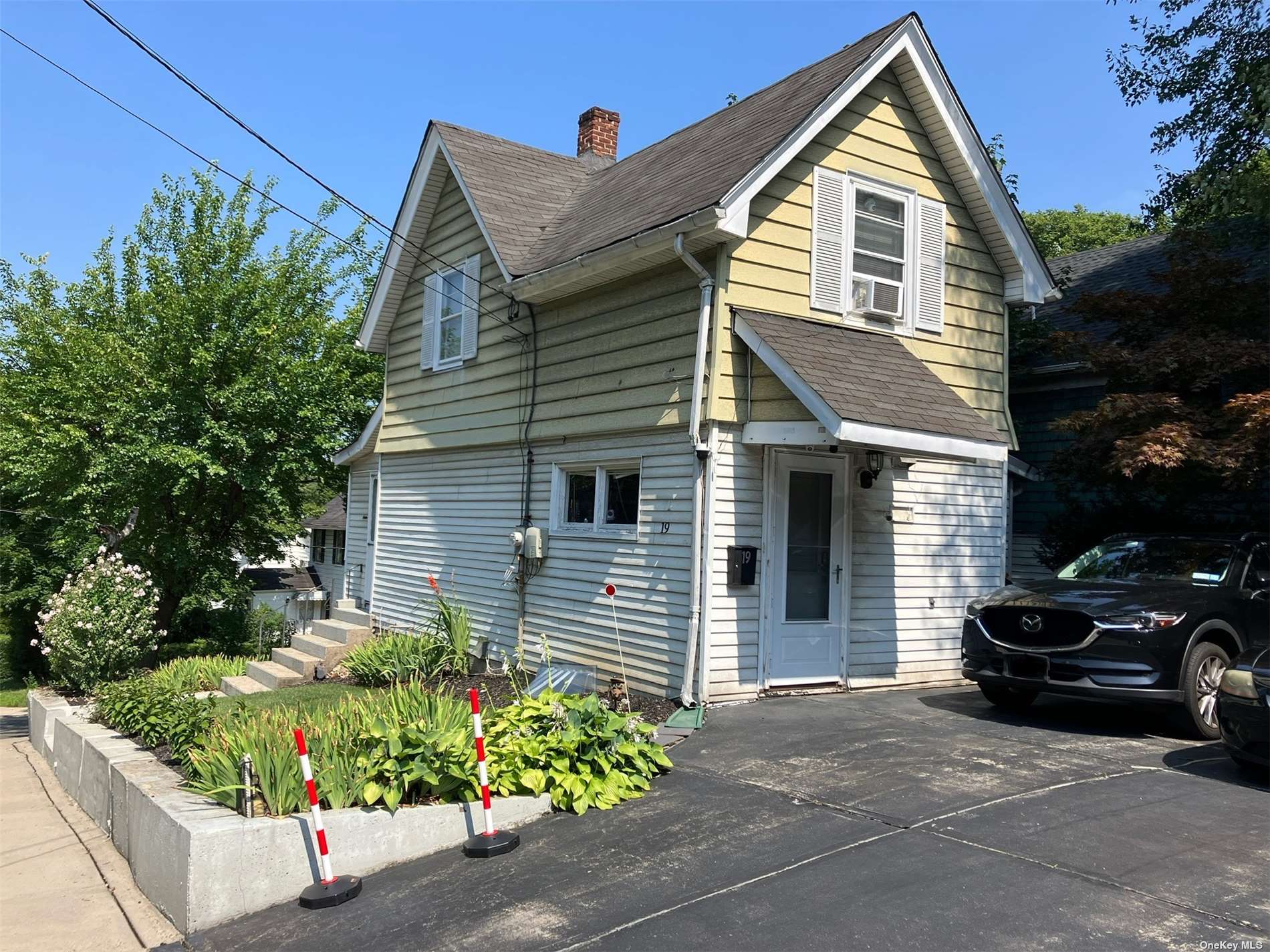 Photo 2 of 20 of 19 Tatterson Street house