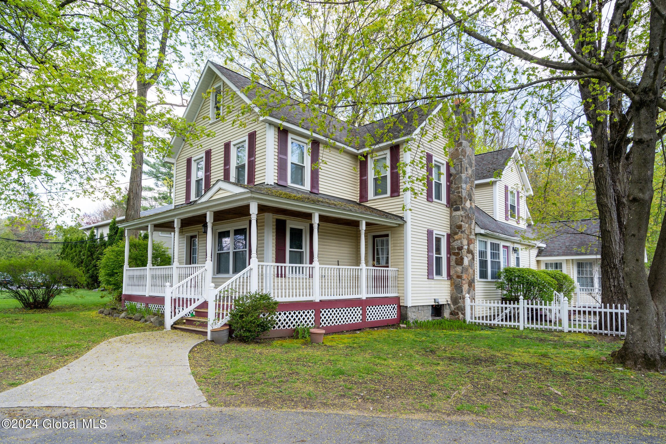 Photo 4 of 34 of 308 Ballston Avenue house