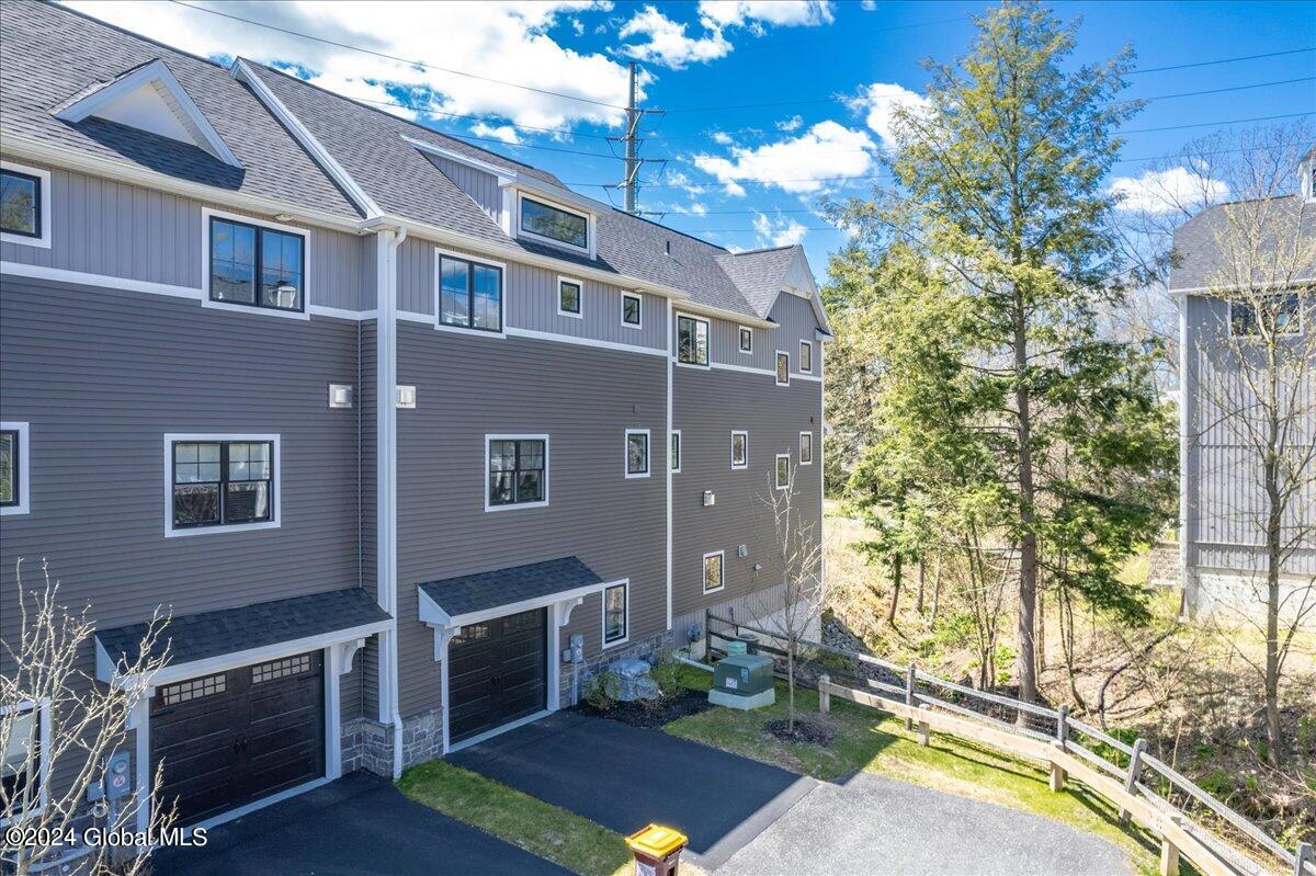 Photo 9 of 36 of 3 Gibson Court townhome