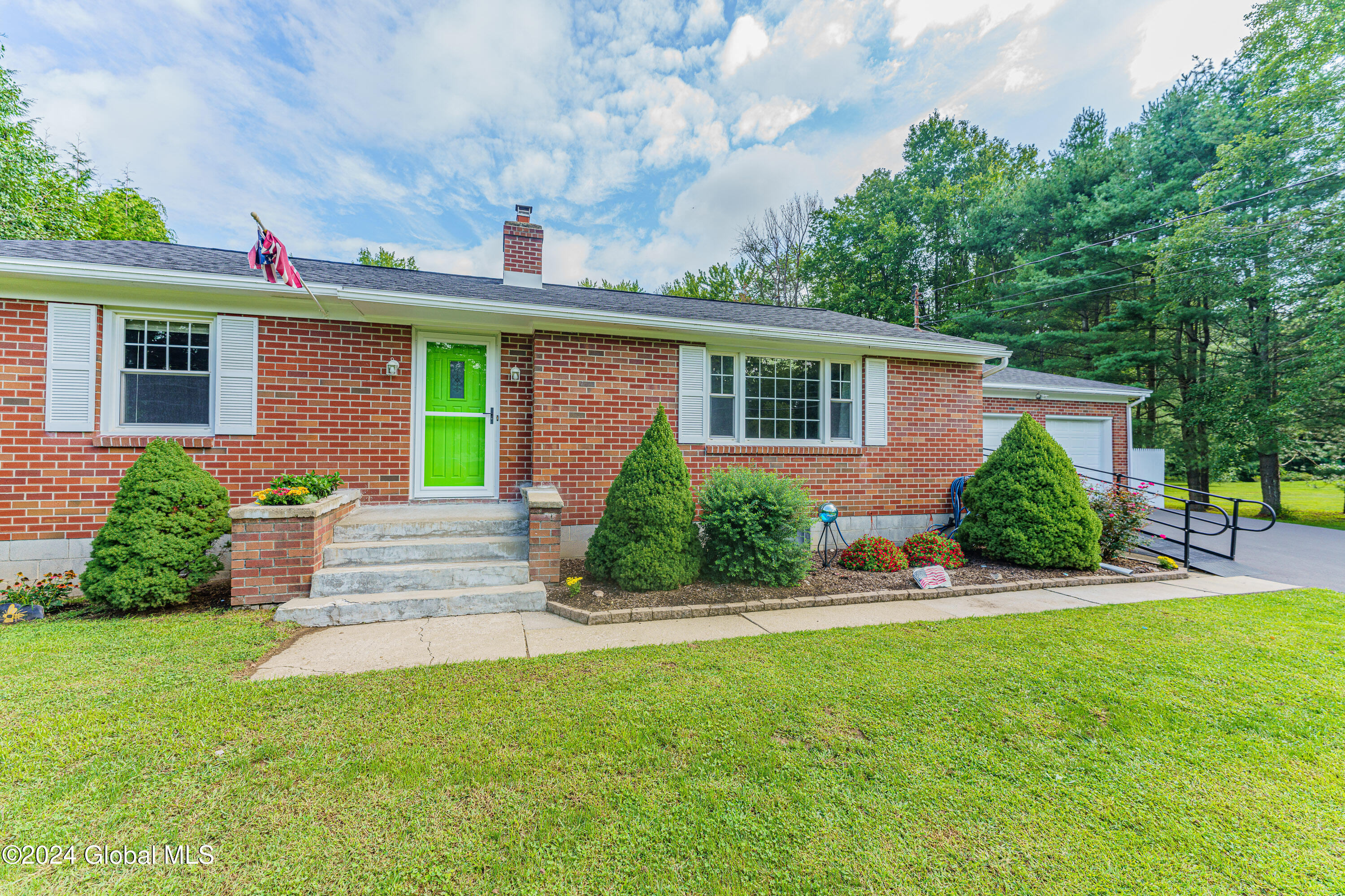 Photo 5 of 37 of 273 Elm Avenue East house