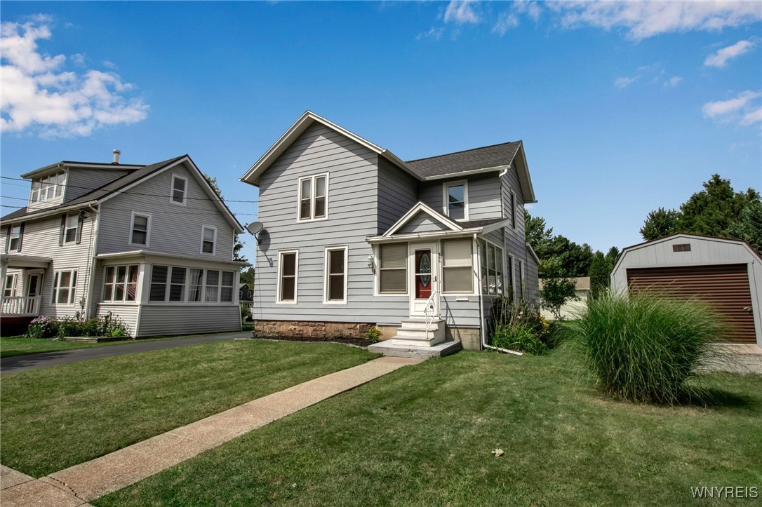 Photo 1 of 28 of 345 E Oak Orchard Street house