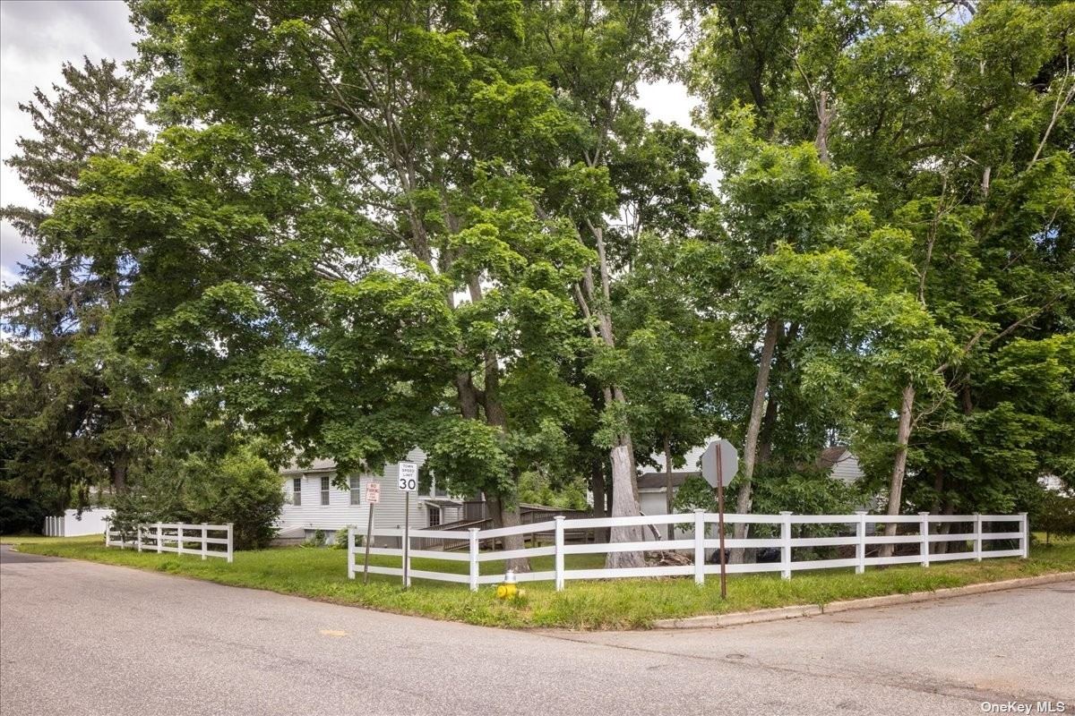 Photo 5 of 22 of 229 New York Avenue house