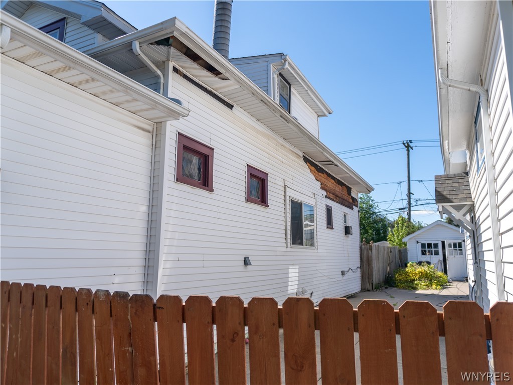 Photo 5 of 30 of 252 Wabash Avenue house