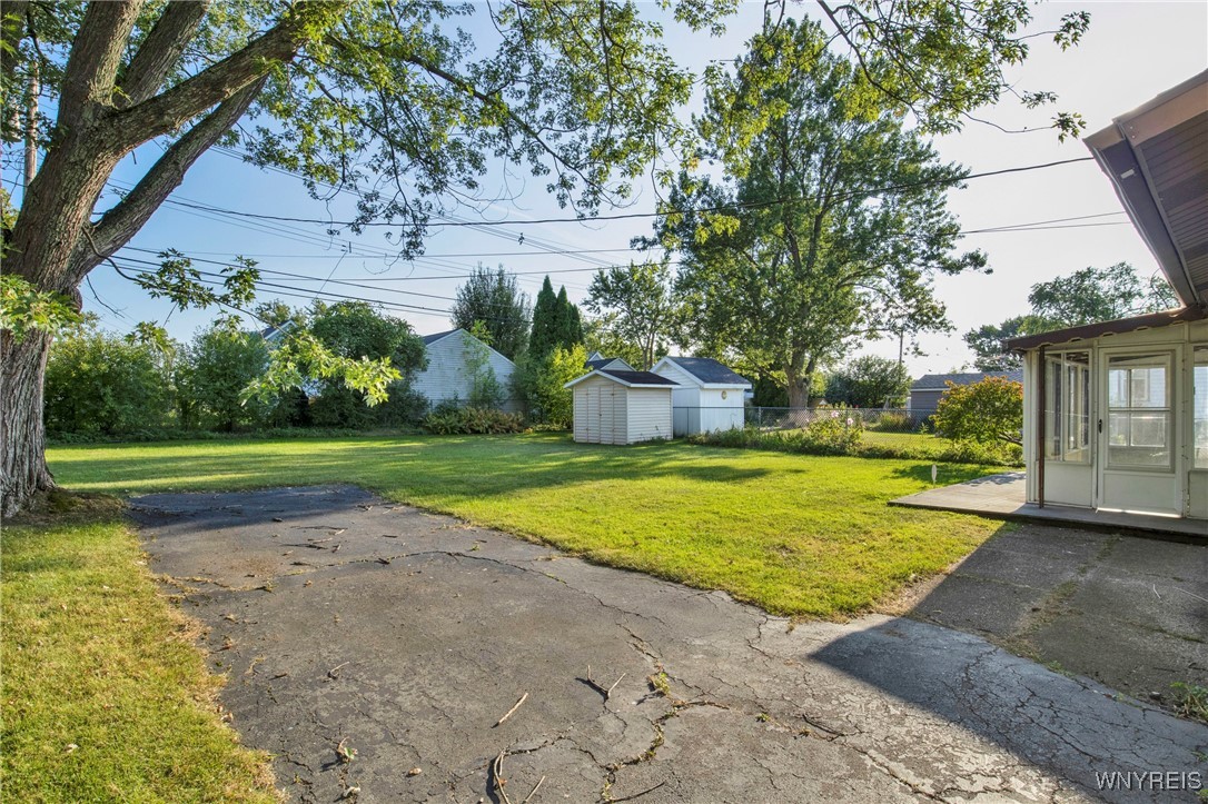 Photo 10 of 31 of 201 Dupont Avenue house