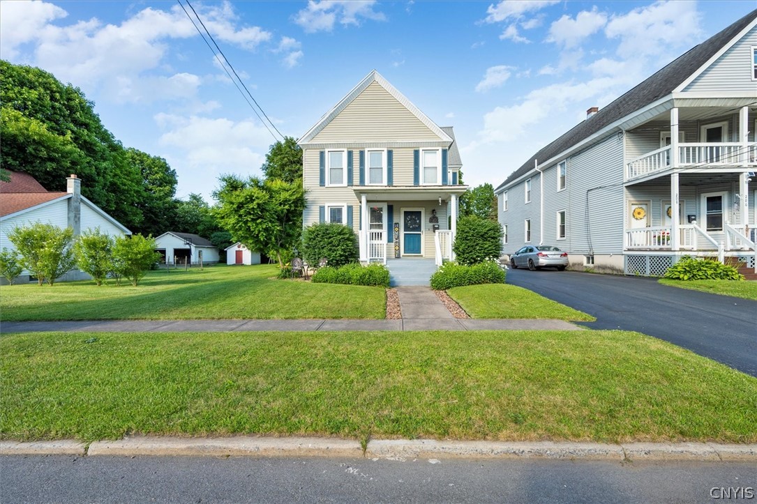 Photo 4 of 41 of 210 Richardson Avenue house