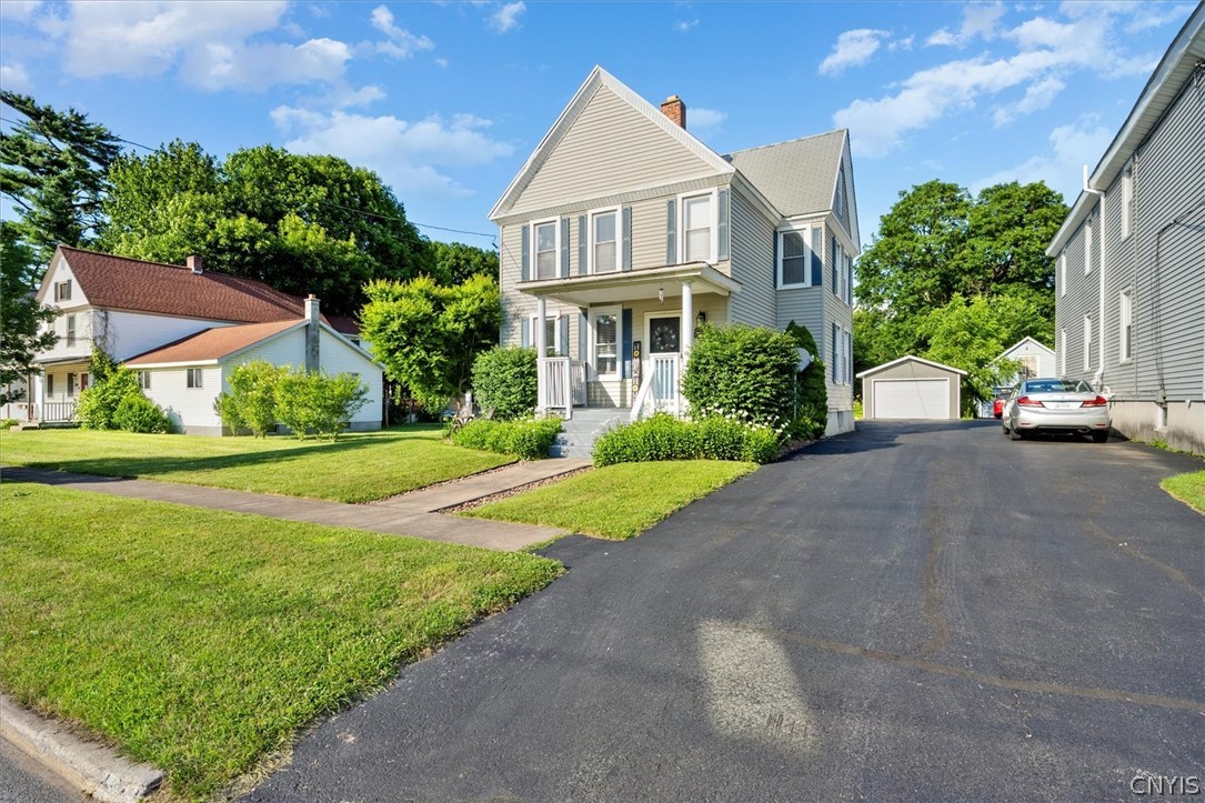 Photo 5 of 41 of 210 Richardson Avenue house