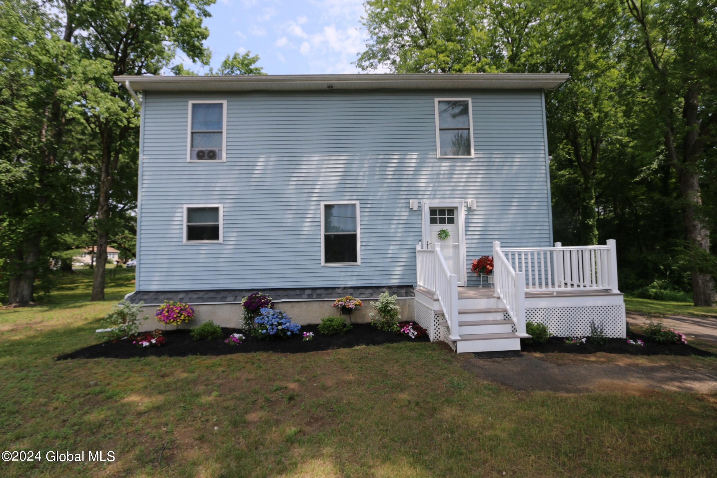 Photo 1 of 36 of 4 Plank Road house