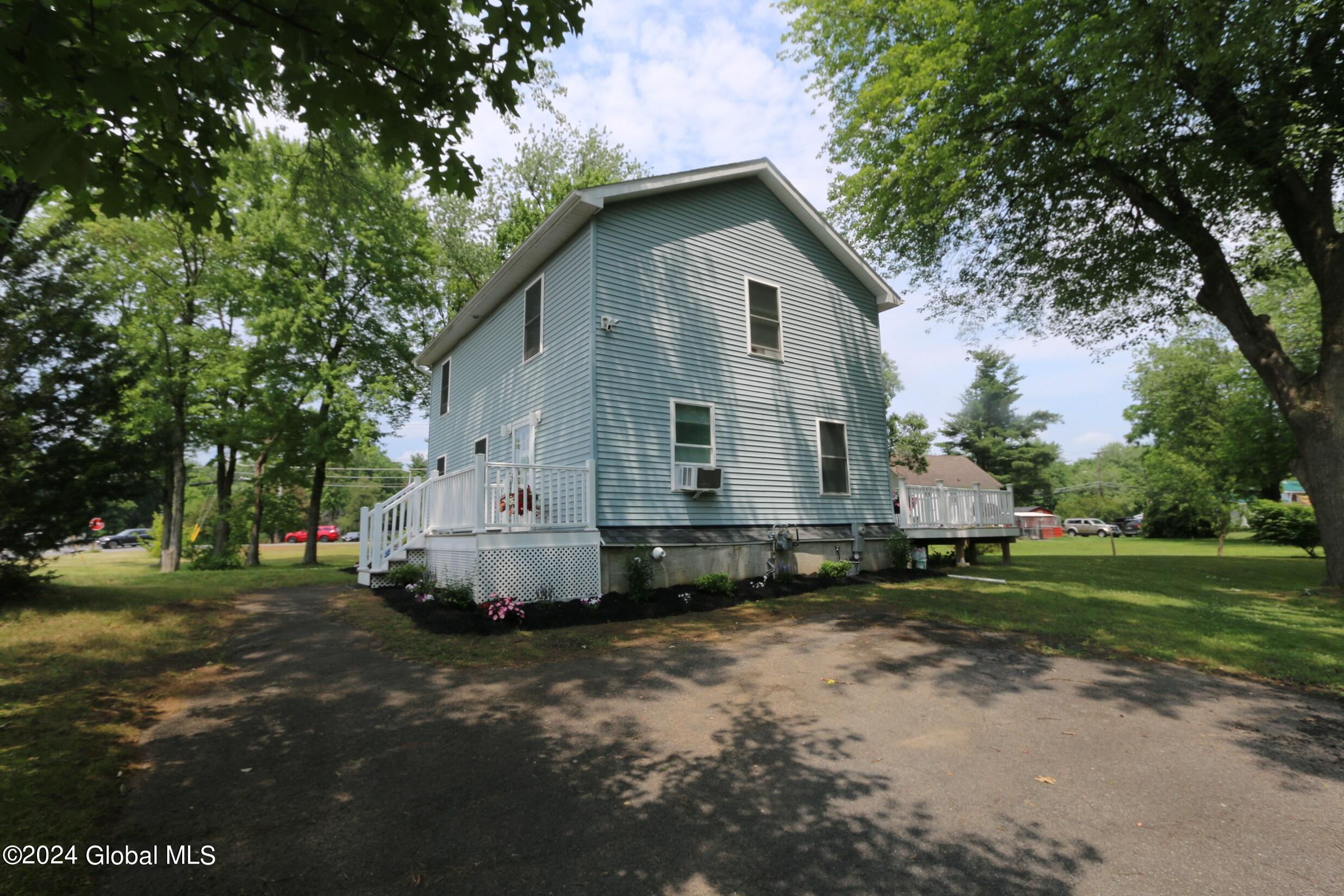 Photo 4 of 36 of 4 Plank Road house