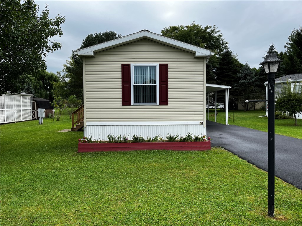 Photo 1 of 27 of 1021 Waterloo-Geneva #87 Road mobile home