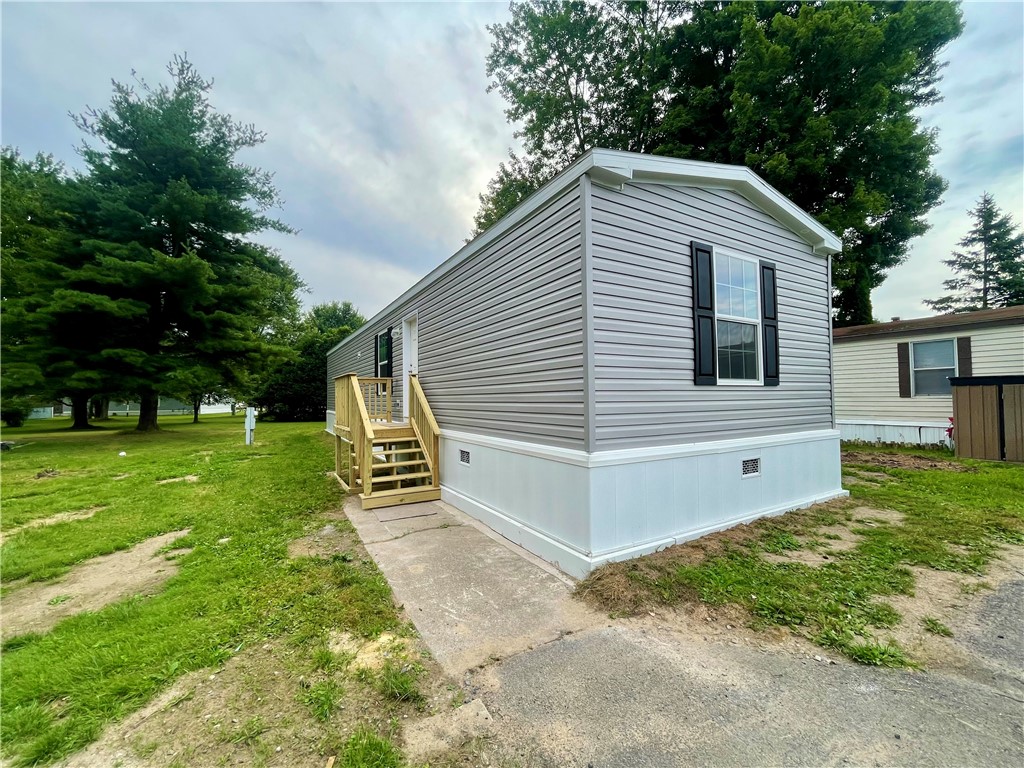 Photo 1 of 24 of 1021 #19 Waterloo-Geneva Road mobile home