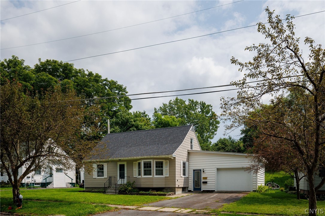 Photo 1 of 35 of 119 Iroquois Avenue W house