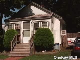 Photo 1 of 2 of 513 Washington Avenue house