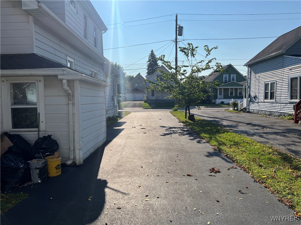 Photo 10 of 44 of 110 Flohr Avenue house